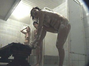 Wet ladies in the shower ( spy cam )